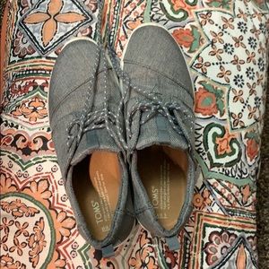 TOMS Women’s Sneakers Sz 8.5 Like New